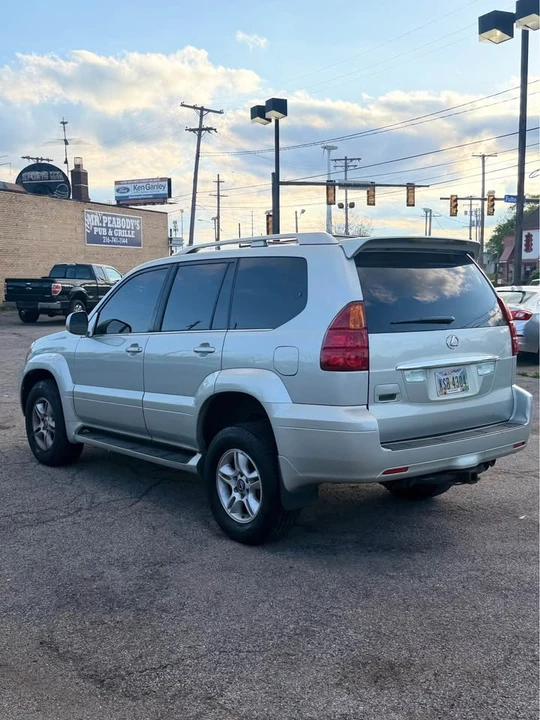 2004 Lexus GX 1st Gen - Image 3 of 13