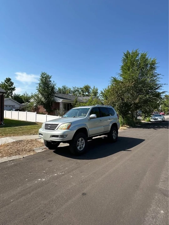2004 Lexus GX 1st Gen - Image 3 of 7