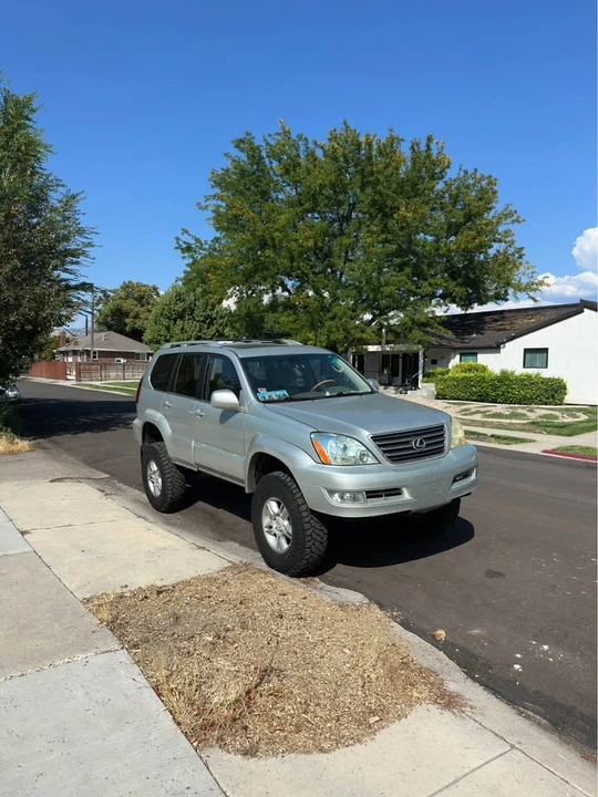 2004 Lexus GX 1st Gen - Image 2 of 7