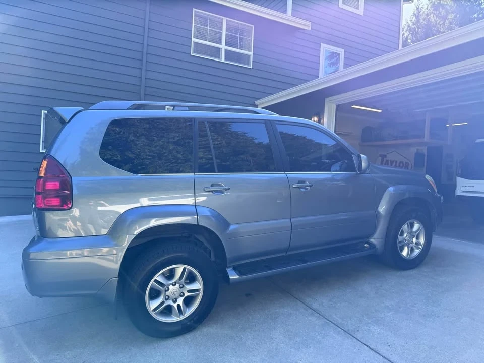 2004 Lexus GX 1st Gen - Image 2 of 12