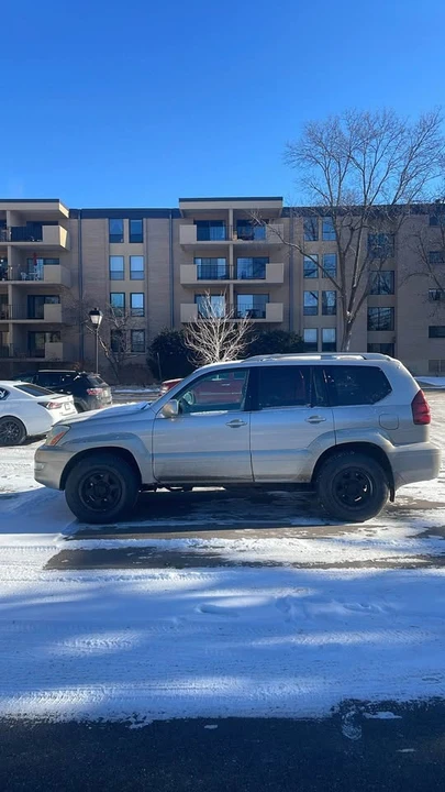 2004 Lexus GX 1st Gen - Image 2 of 3