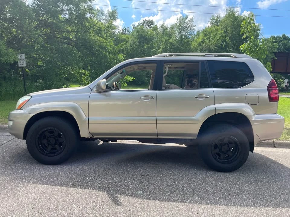 2004 Lexus GX 1st Gen - Image 3 of 3