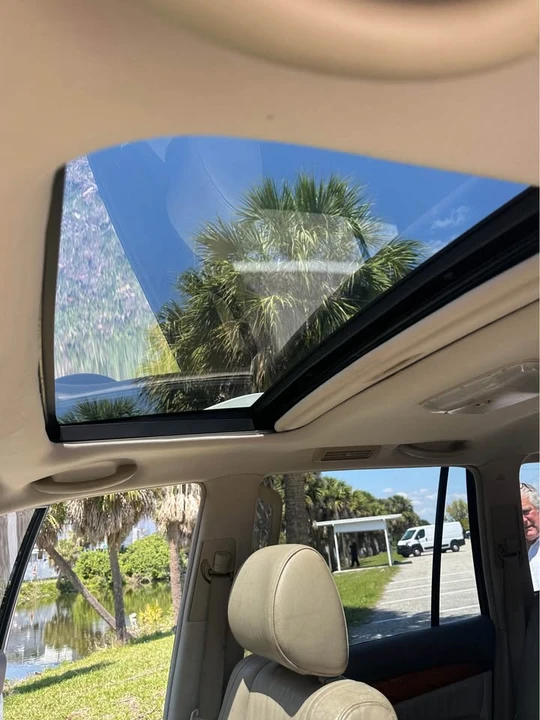 2004 Lexus GX 1st Gen - Image 6 of 11