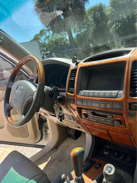 2004 Lexus GX 1st Gen - Image 8 of 11