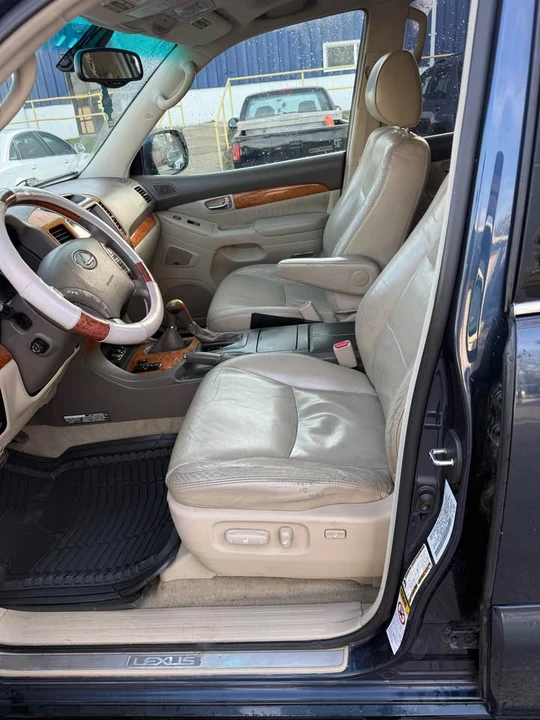 2004 Lexus GX 1st Gen - Image 9 of 20