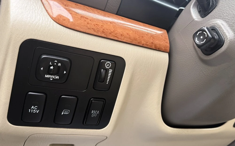 2004 Lexus GX 1st Gen - Image 16 of 19