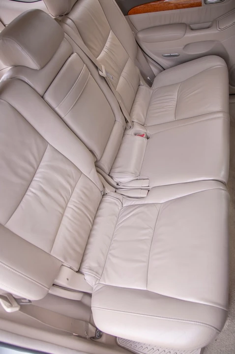 2004 Lexus GX 1st Gen - Image 17 of 19