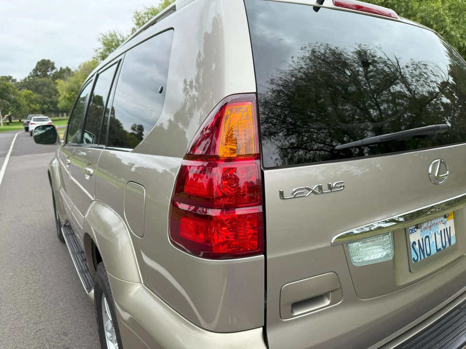 2004 Lexus GX 1st Gen - Image 13 of 31