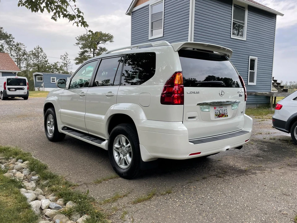 2004 Lexus GX 1st Gen - Image 13 of 31