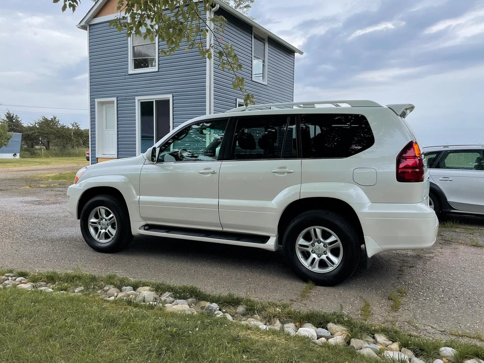 2004 Lexus GX 1st Gen - Image 11 of 31