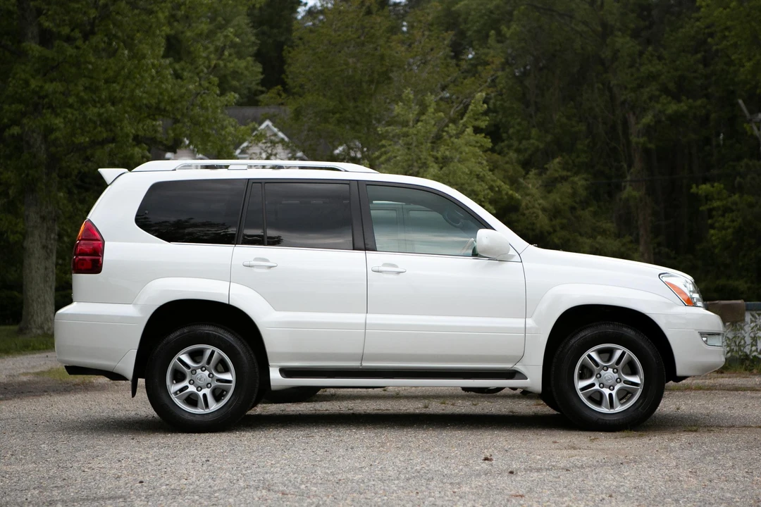 2004 Lexus GX 1st Gen - Image 19 of 31
