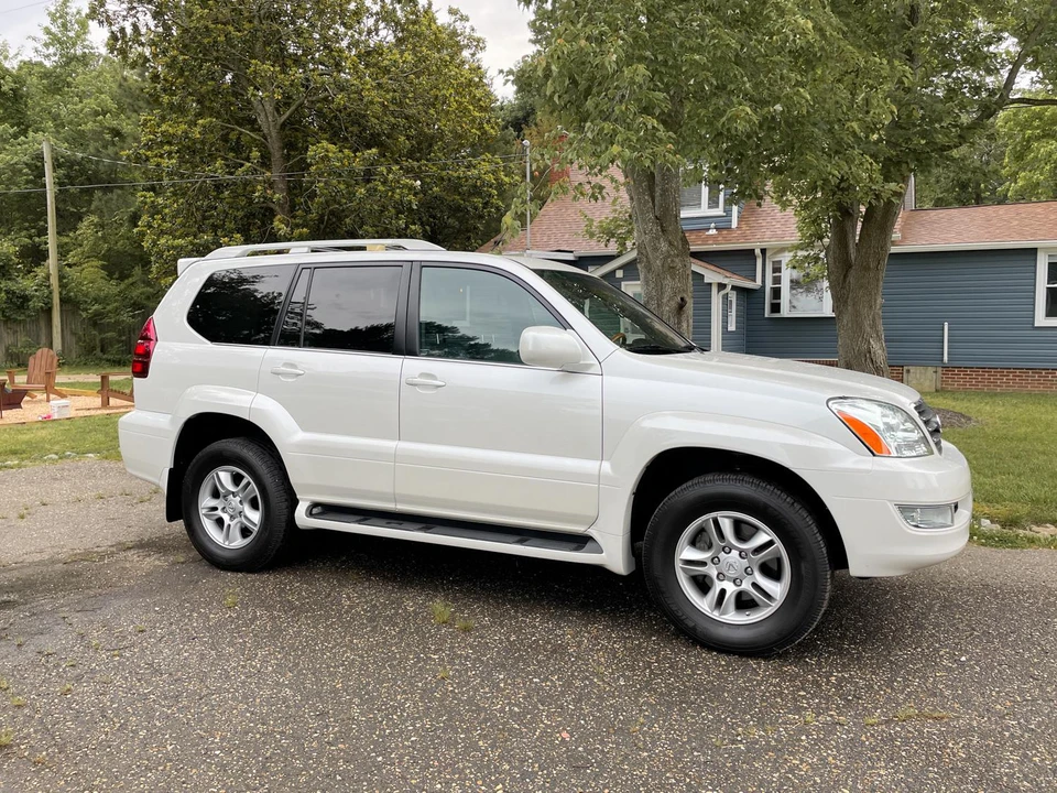 2004 Lexus GX 1st Gen - Image 21 of 31