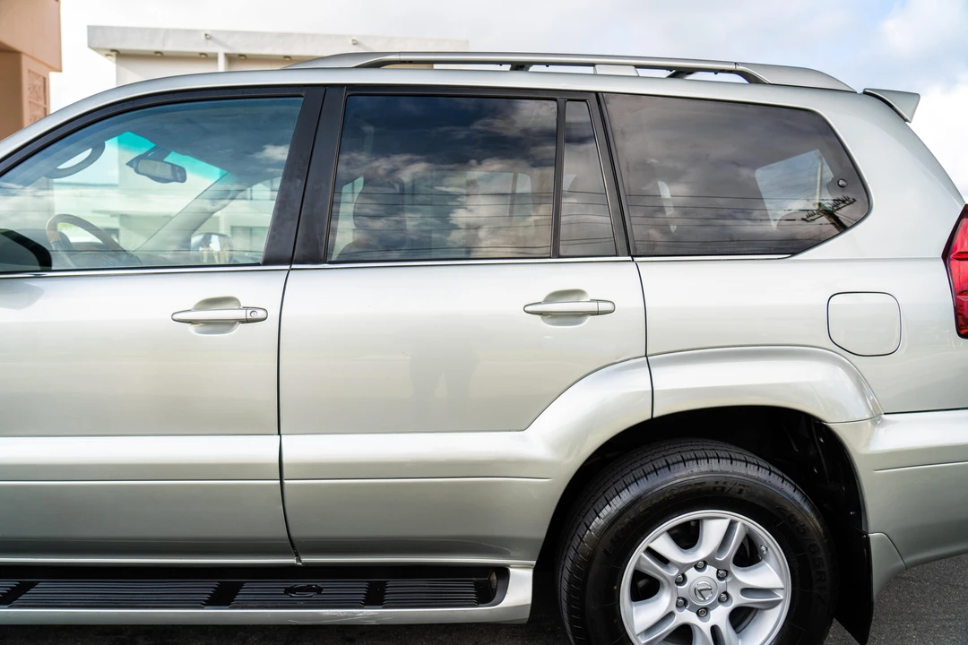 2004 Lexus GX 1st Gen - Image 27 of 31