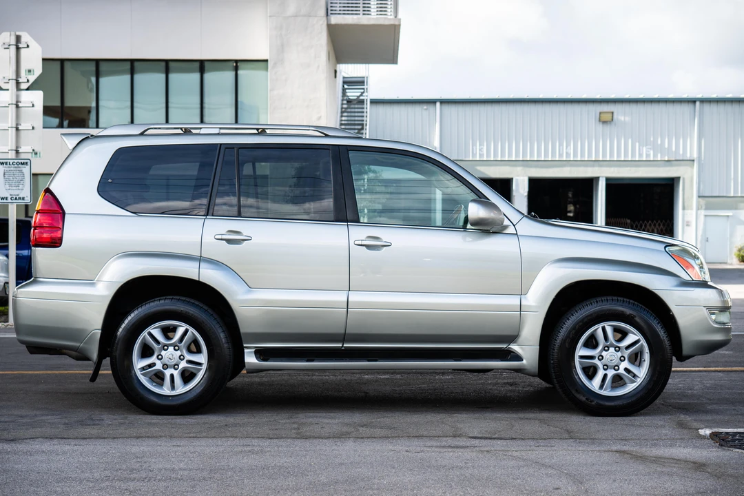 2004 Lexus GX 1st Gen - Image 3 of 31