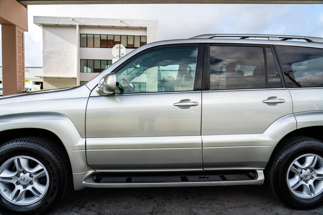2004 Lexus GX 1st Gen - Image 26 of 31