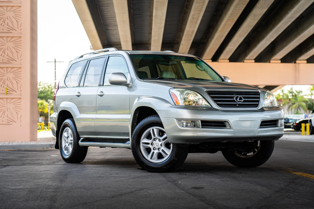 2004 Lexus GX 1st Gen - Image 13 of 31
