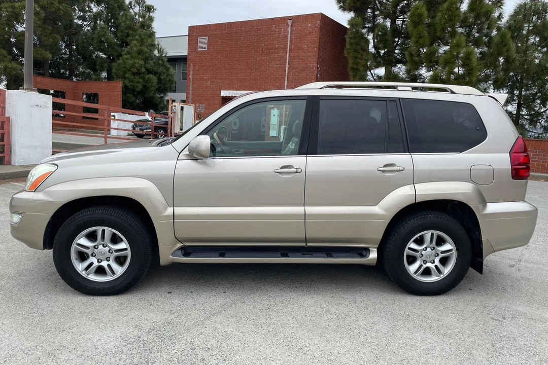 2004 Lexus GX 1st Gen - Image 3 of 31