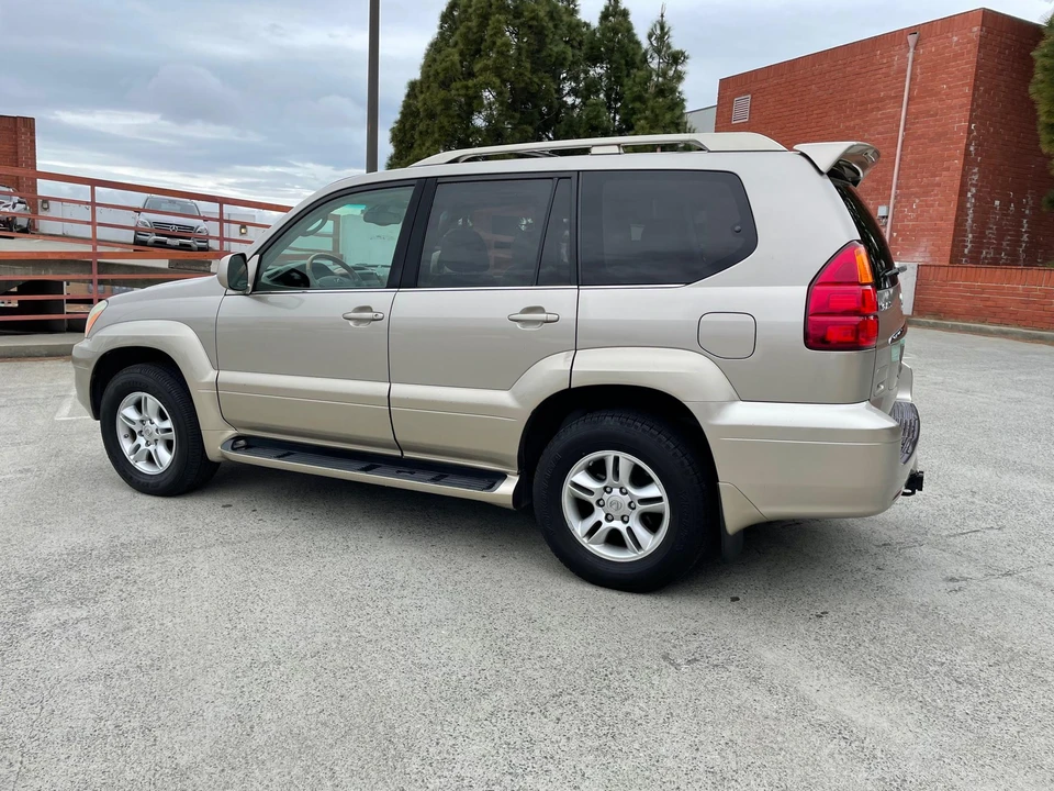 2004 Lexus GX 1st Gen - Image 9 of 31