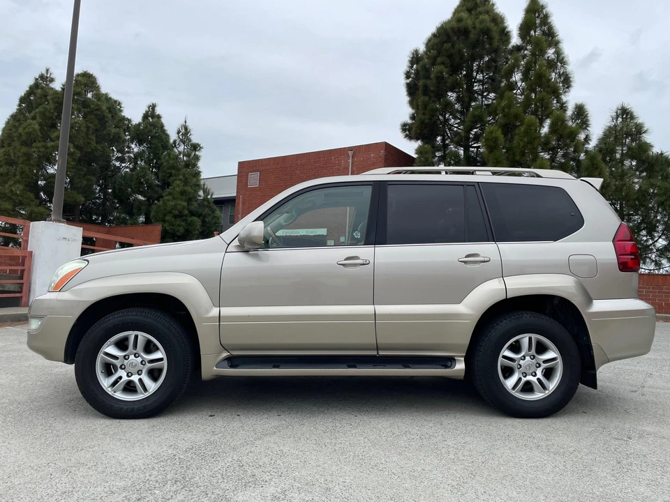 2004 Lexus GX 1st Gen - Image 8 of 31