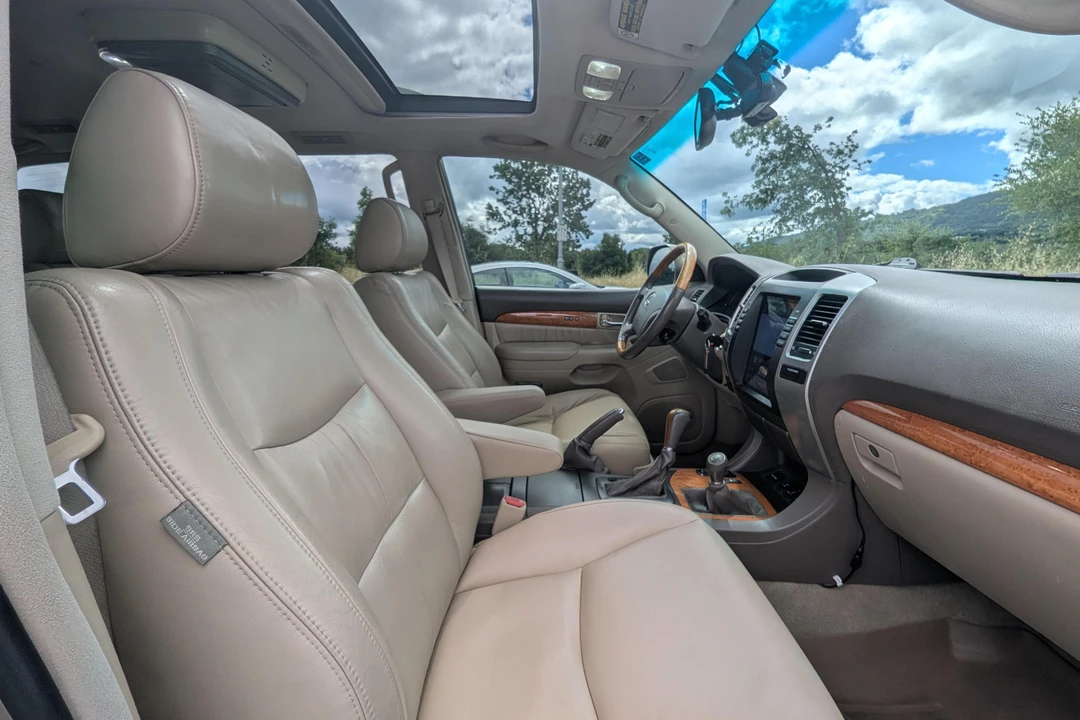 2004 Lexus GX 1st Gen - Image 23 of 31