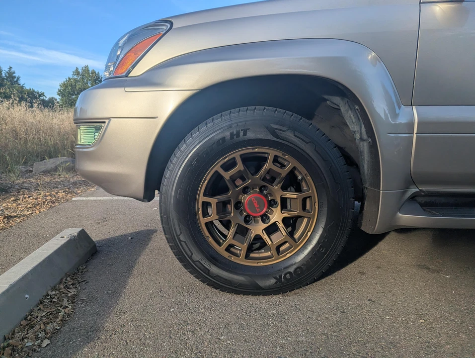 2004 Lexus GX 1st Gen - Image 18 of 31