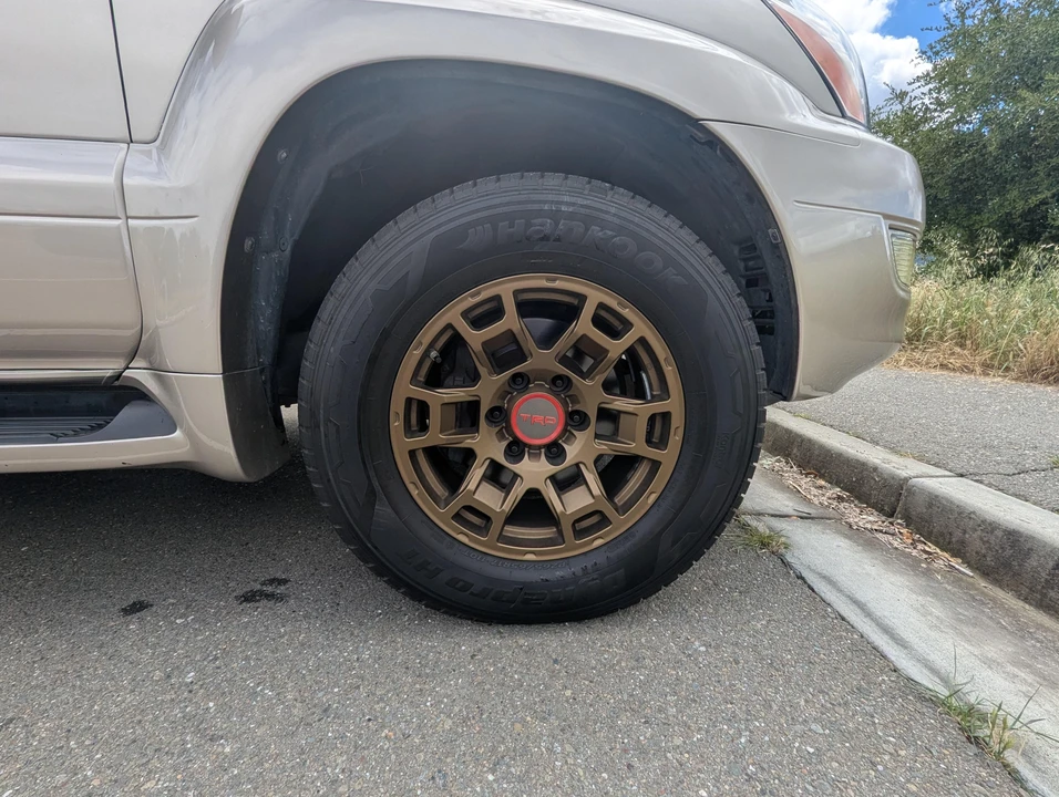2004 Lexus GX 1st Gen - Image 21 of 31