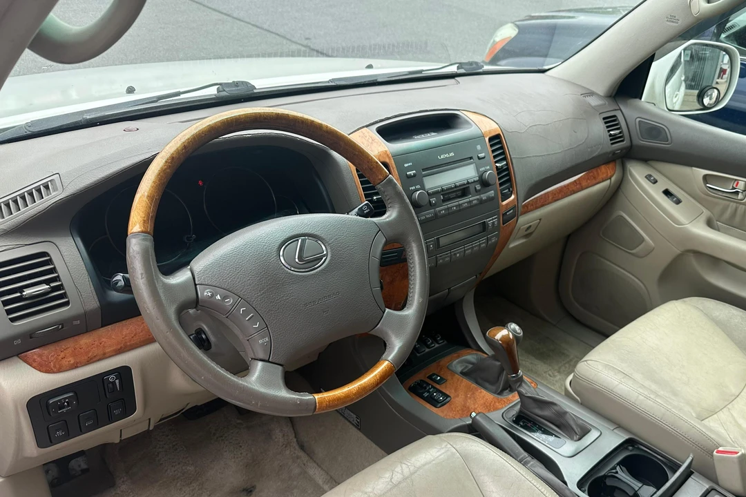 2004 Lexus GX 1st Gen - Image 25 of 31