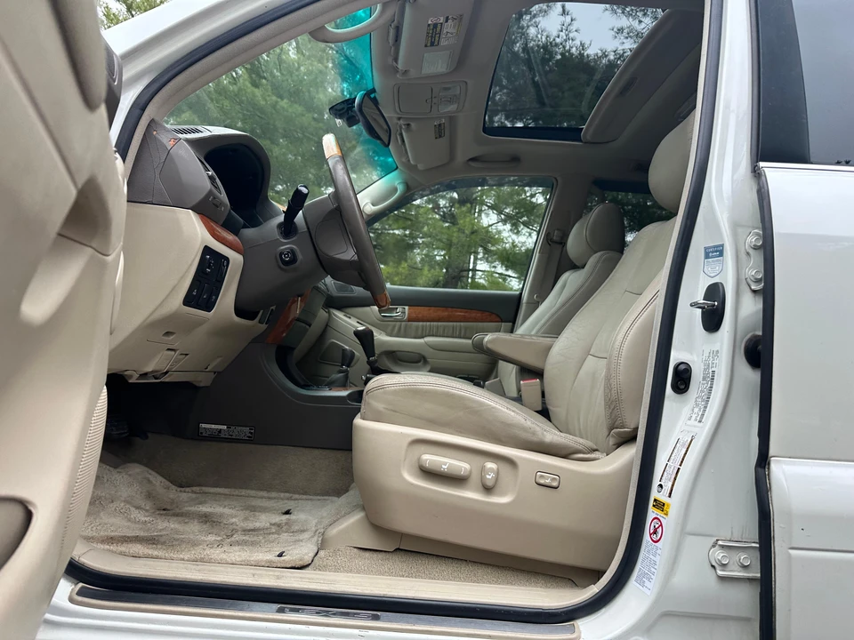 2004 Lexus GX 1st Gen - Image 29 of 31