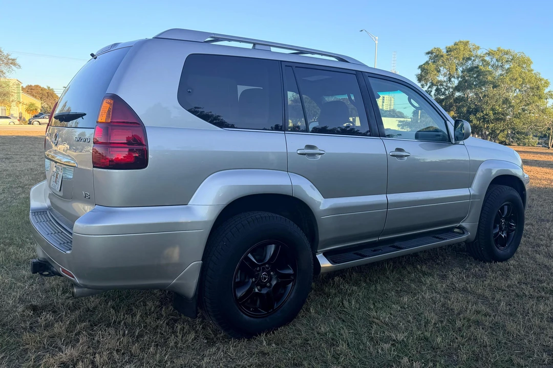 2004 Lexus GX 1st Gen - Image 4 of 31