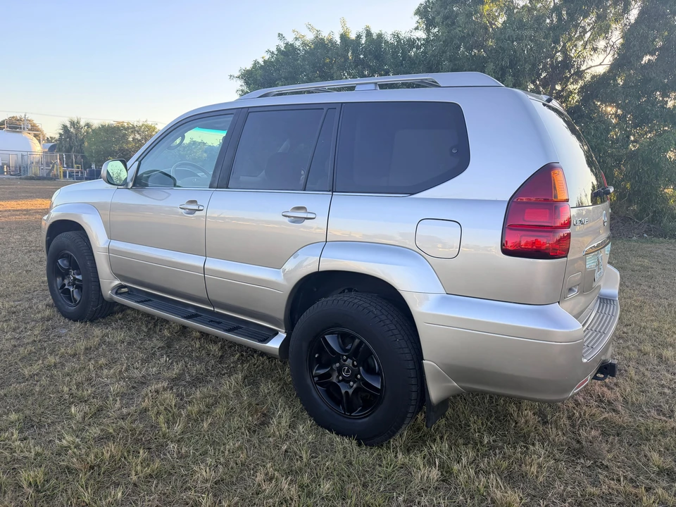 2004 Lexus GX 1st Gen - Image 12 of 31