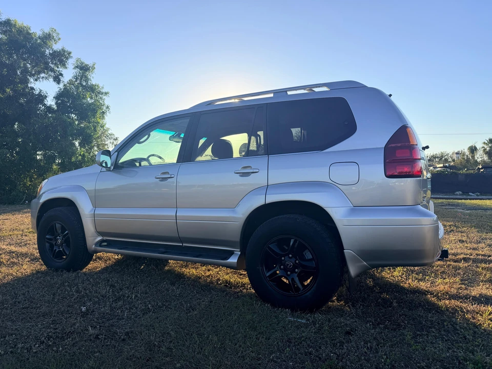 2004 Lexus GX 1st Gen - Image 10 of 31