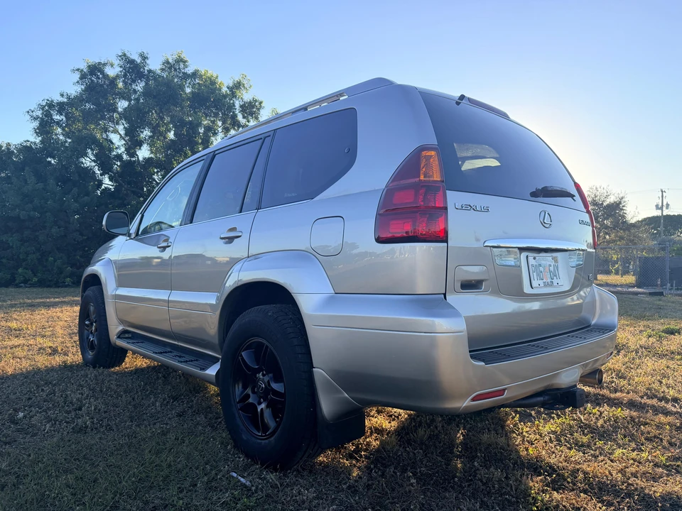 2004 Lexus GX 1st Gen - Image 14 of 31