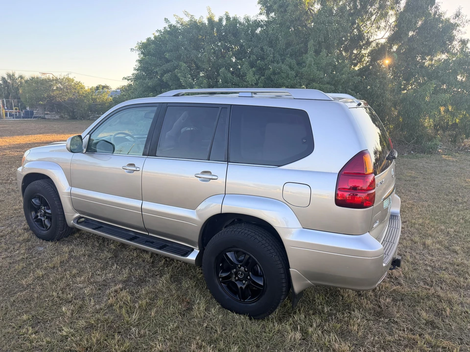 2004 Lexus GX 1st Gen - Image 11 of 31
