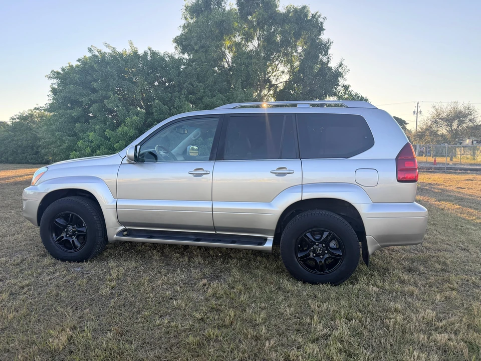 2004 Lexus GX 1st Gen - Image 9 of 31