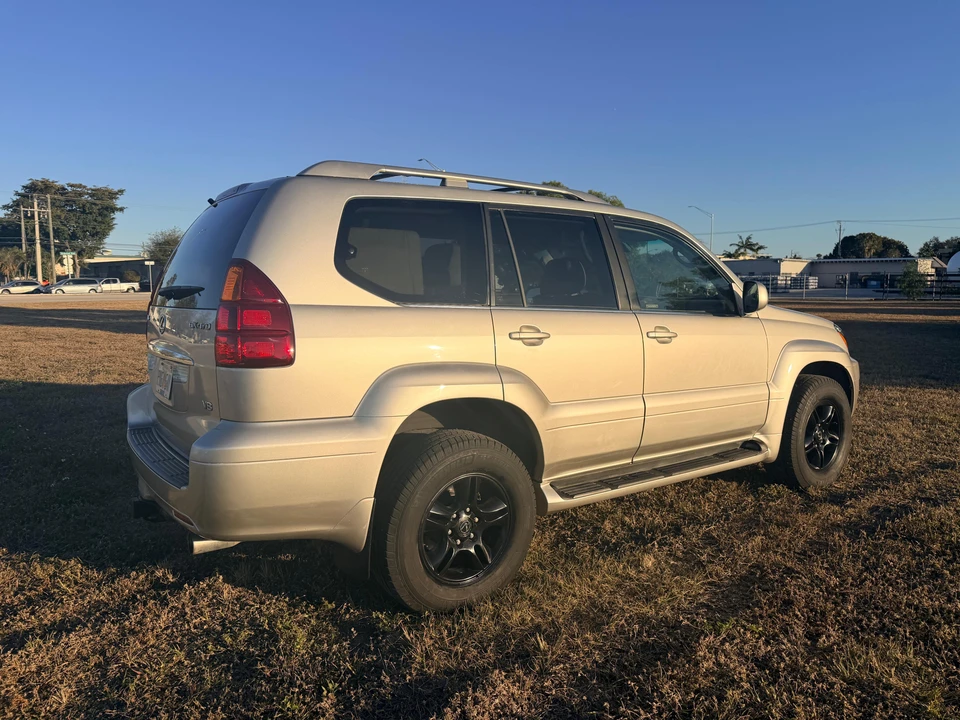 2004 Lexus GX 1st Gen - Image 23 of 31