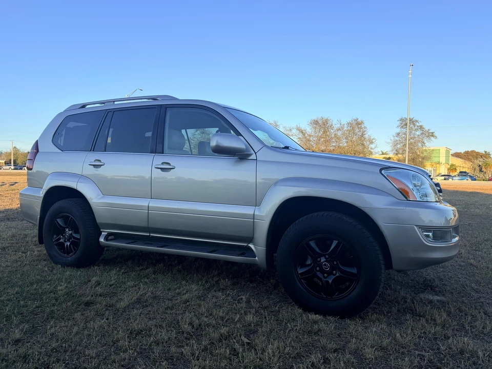 2004 Lexus GX 1st Gen - Image 28 of 31