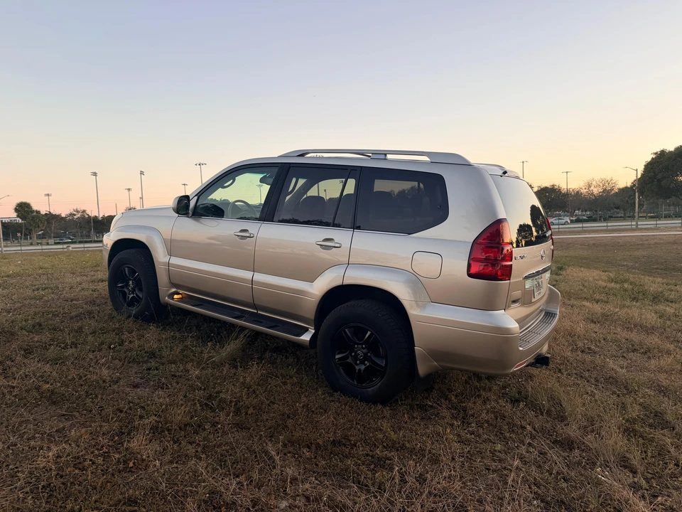2004 Lexus GX 1st Gen - Image 13 of 31