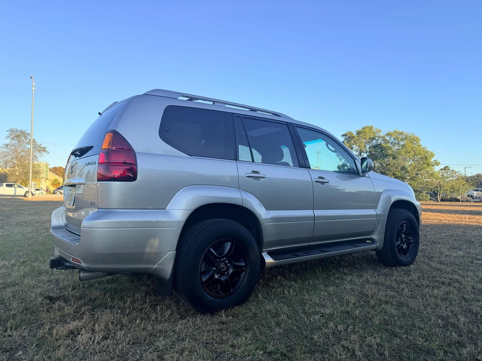 2004 Lexus GX 1st Gen - Image 25 of 31