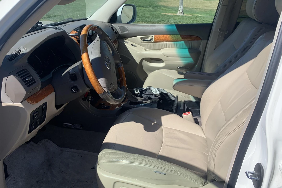 2004 Lexus GX 1st Gen - Image 23 of 31