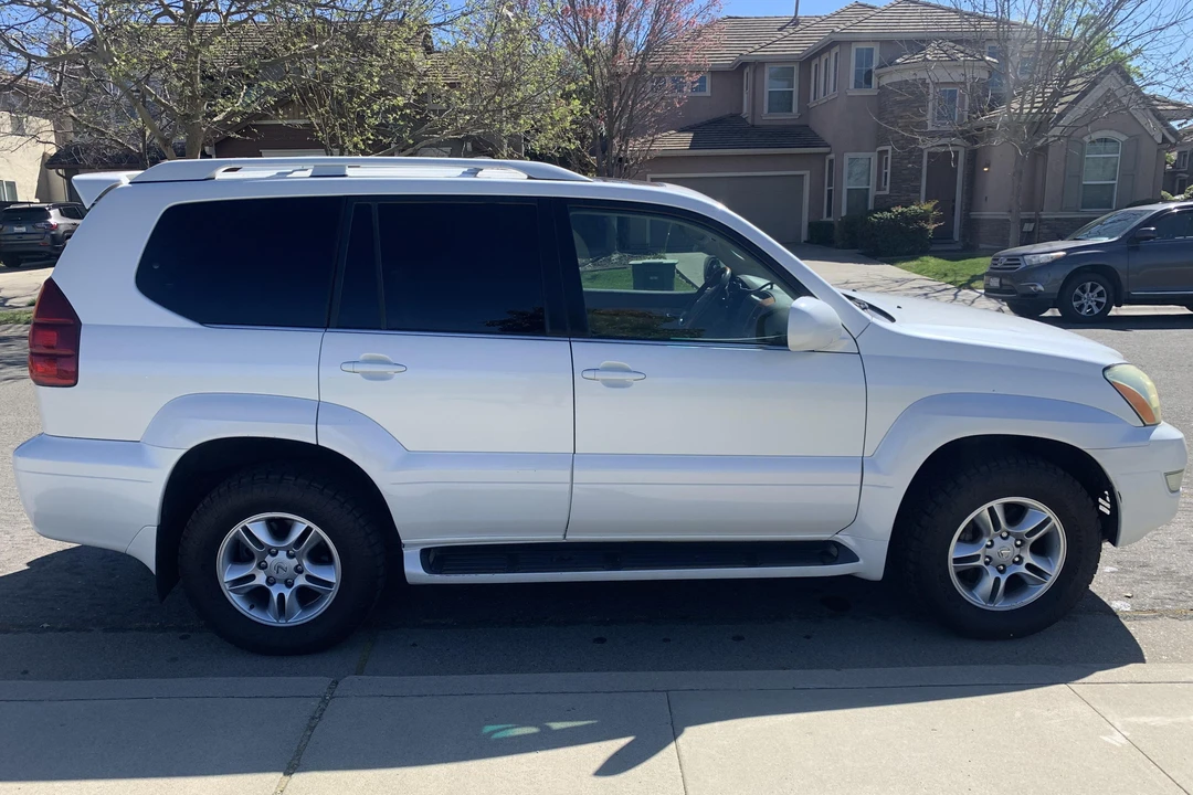 2004 Lexus GX 1st Gen - Image 3 of 31