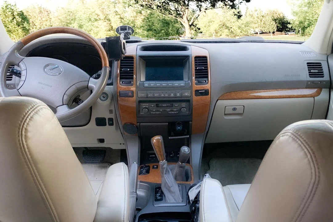 2004 Lexus GX 1st Gen - Image 22 of 31