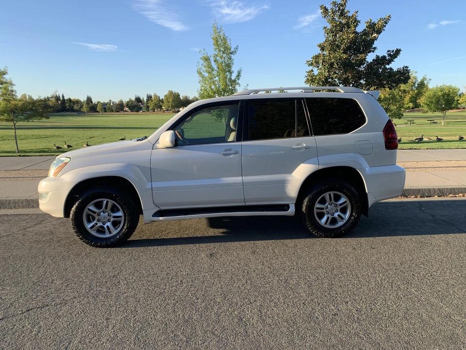 2004 Lexus GX 1st Gen - Image 8 of 31