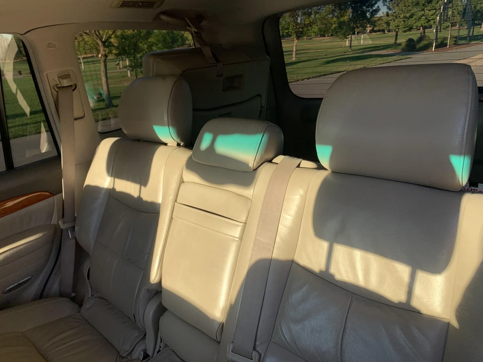 2004 Lexus GX 1st Gen - Image 28 of 31