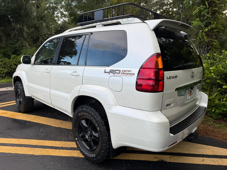 2004 Lexus GX 1st Gen - Image 16 of 31