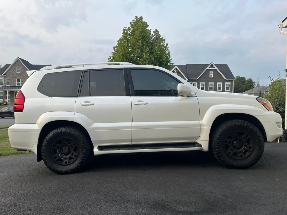 2004 Lexus GX 1st Gen - Image 12 of 31