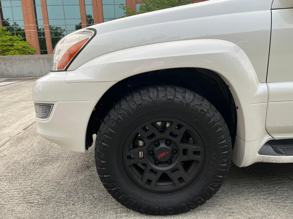 2004 Lexus GX 1st Gen - Image 23 of 31