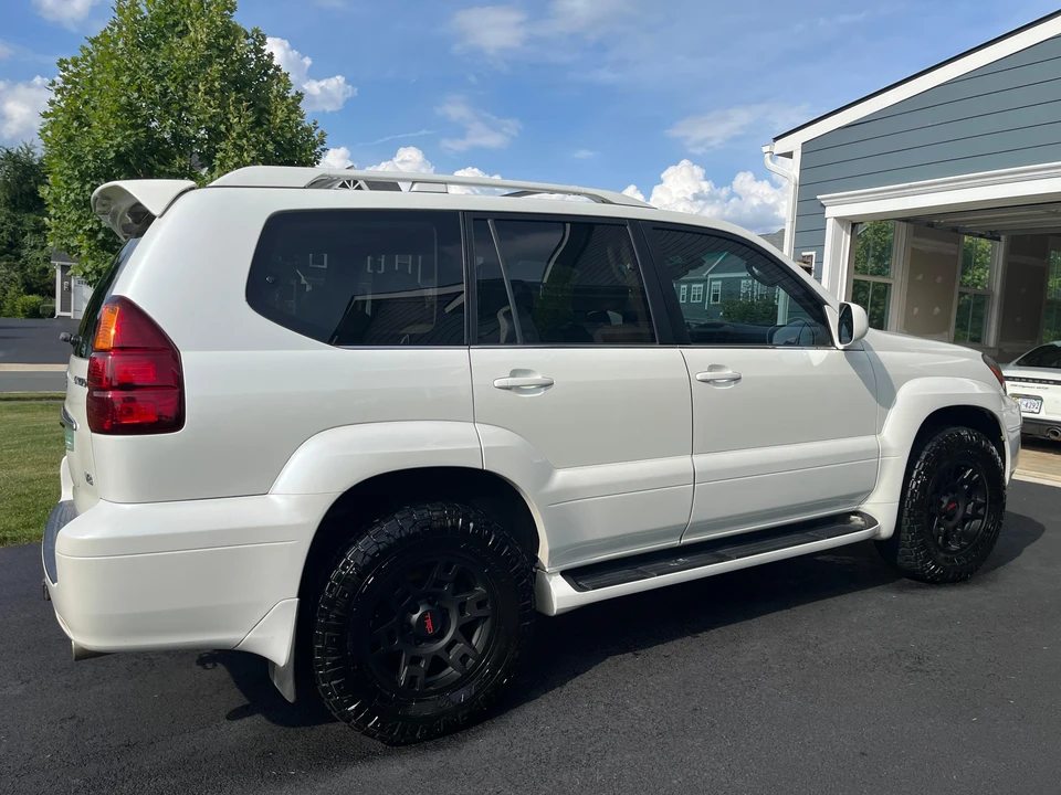 2004 Lexus GX 1st Gen - Image 11 of 31