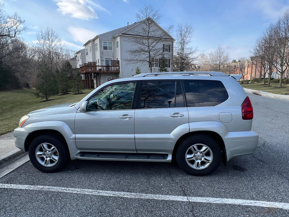 2004 Lexus GX 1st Gen - Image 11 of 31