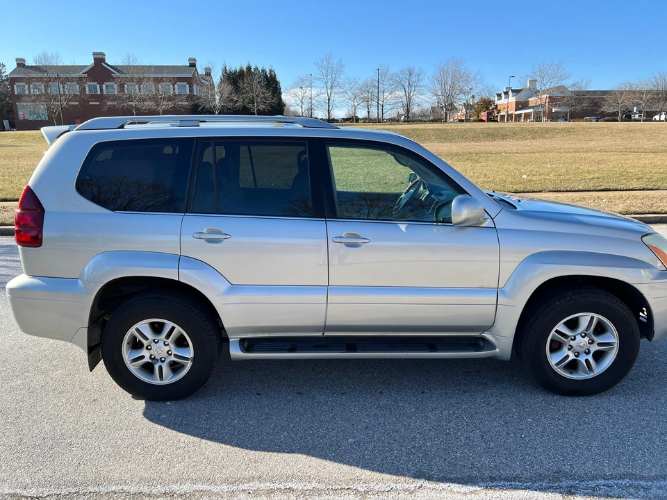2004 Lexus GX 1st Gen - Image 23 of 31