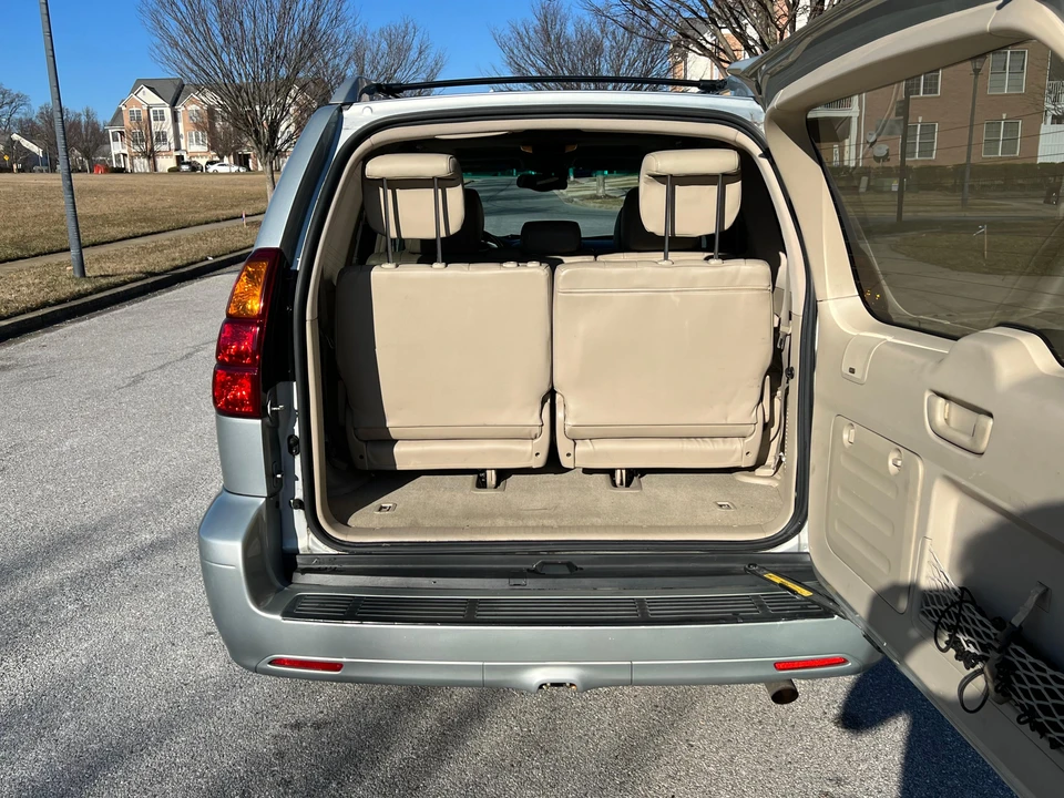 2004 Lexus GX 1st Gen - Image 17 of 31